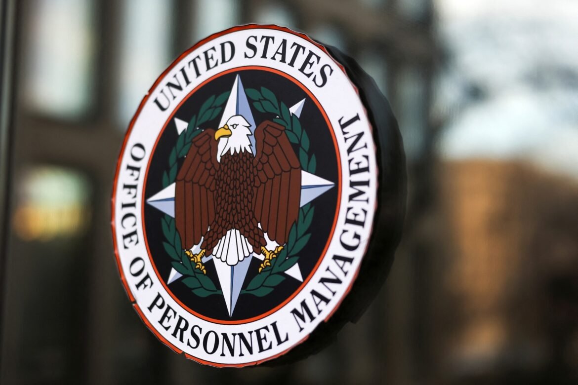 डीओजे वकीलों ने ओएमपी के कार्यवाहक निदेशक को बड़े पैमाने डीओजे वकीलों ने ओएमपी के कार्यवाहक निदेशक को बड़े पैमाने पर फायरिंग के बारे में गवाही देने के लिए गिरावट दर्ज की