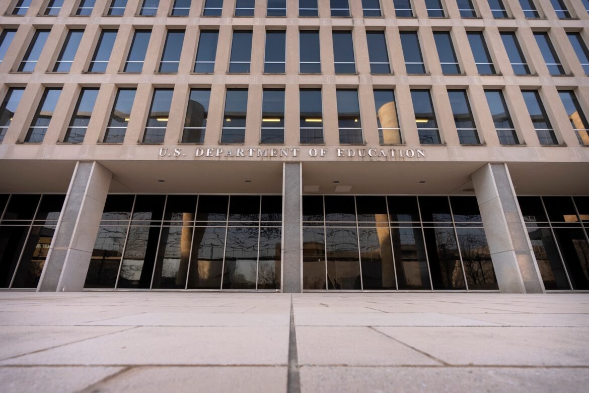 शिक्षा विभाग के बारे में 3 दावे और यह वास्तव में क्या करता है