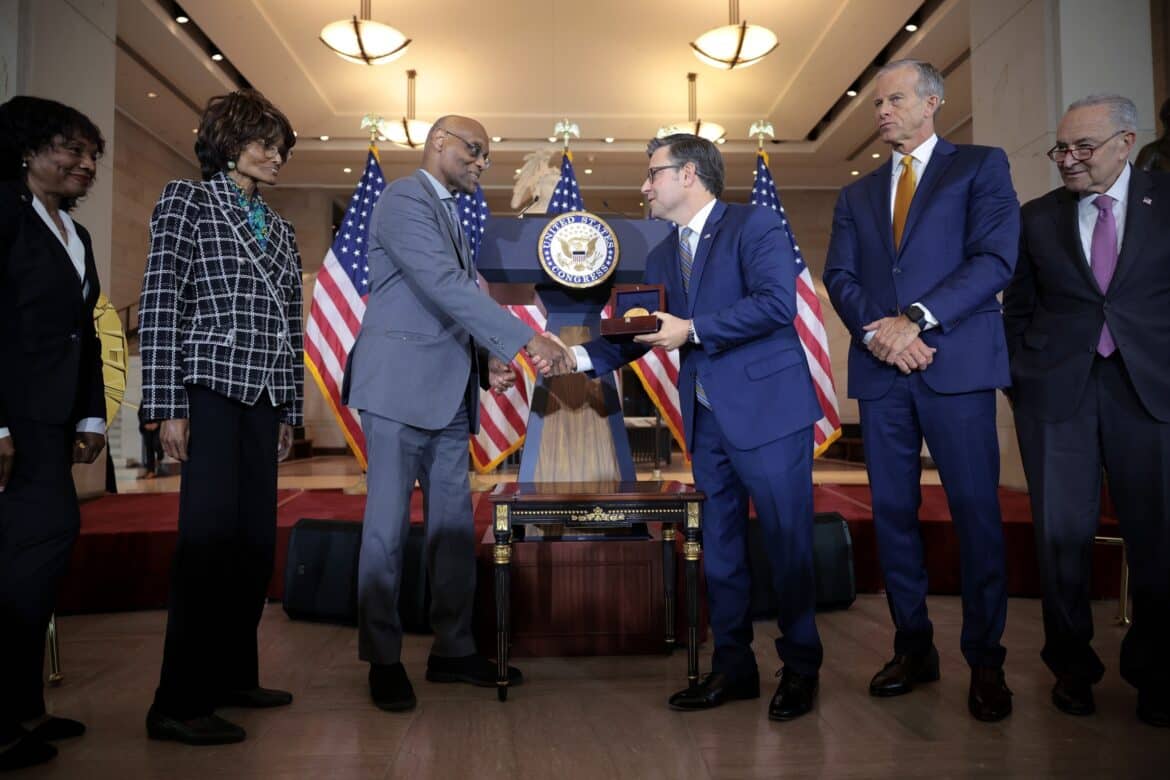 केवल काली महिला WWII इकाई को कांग्रेस का स्वर्ण पदक प्राप्त होता है