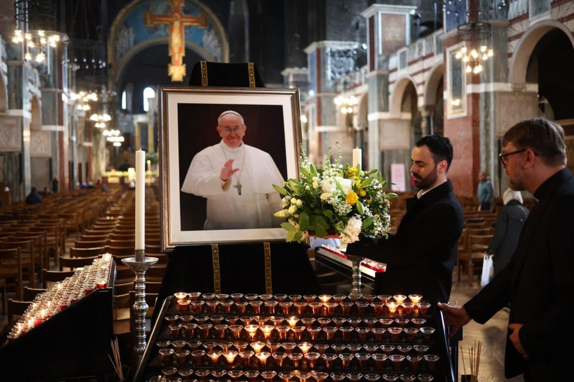 क्या एक अमेरिकी पोप पंखों में इंतजार कर सकता है? विशेषज्ञों का वजन होता है