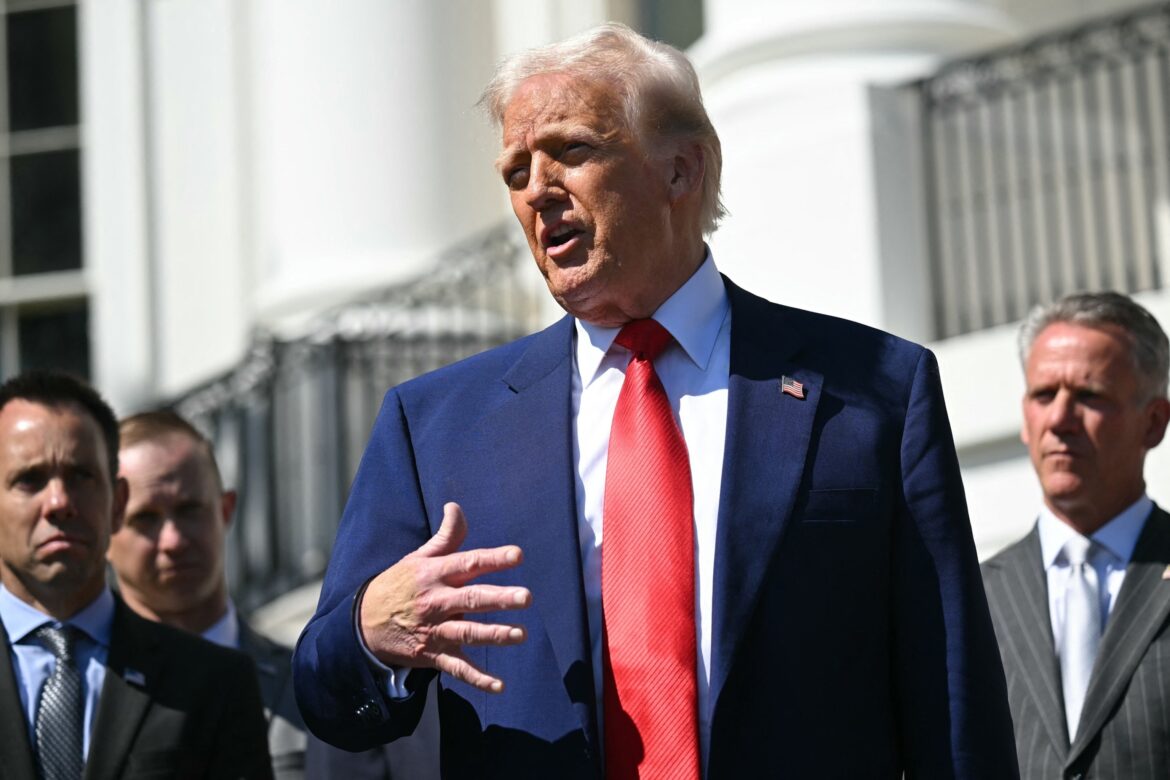 ट्रम्प टैरिफ पर नाटकीय उलट समझाते हैं: लोग 'थोड़ा डरते हैं'