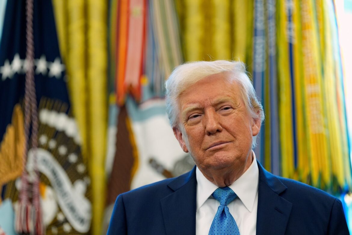 ट्रम्प मतदाता इस बात पर भरोसा करते हैं कि वह अर्थव्यवस्था को कैसे संभाल रहे हैं - लेकिन कुछ को कीमतों, टैरिफ के बारे में चिंता है