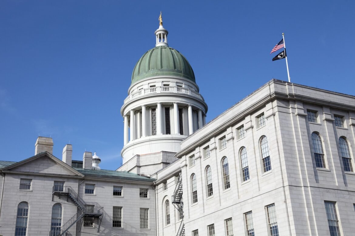 ट्रम्प व्यवस्थापक ट्रांस एथलीट विवाद पर मेन से संघीय निधियों को वापस लेने के लिए आगे बढ़ता है