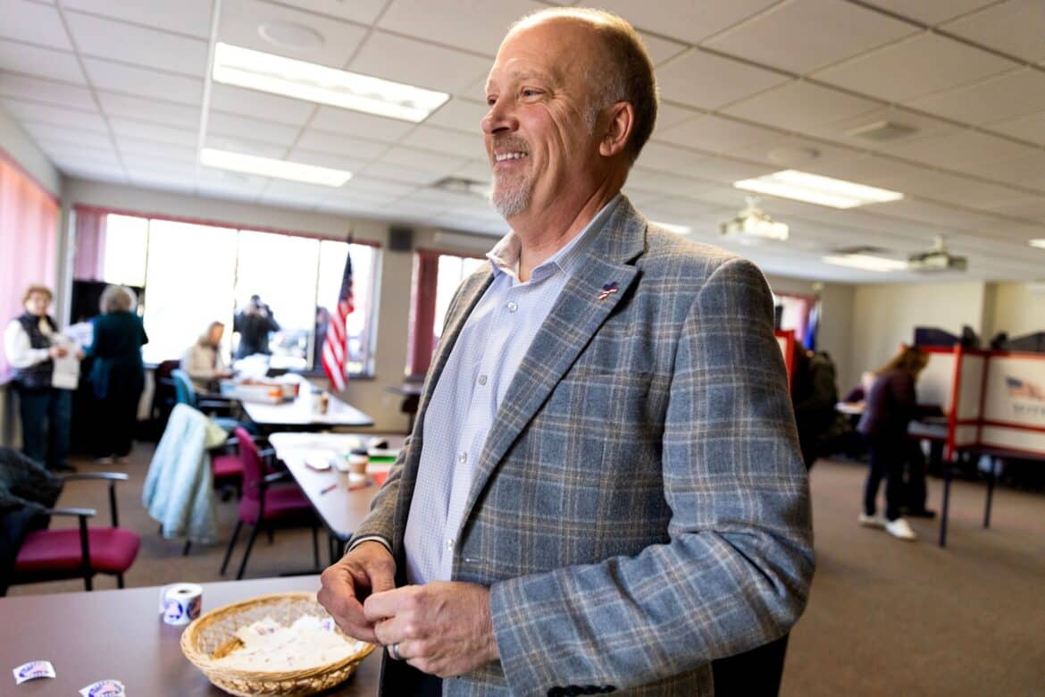 डेमोक्रेटिक-समर्थित क्रॉफर्ड ने मस्क-समर्थित शिमेल पर विस्कॉन्सिन सुप्रीम कोर्ट की दौड़ जीत लिया