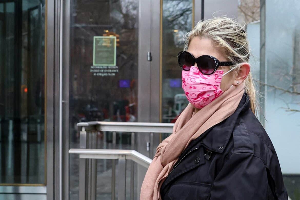 पूर्व सेन बॉब मेनेंडेज़ की पत्नी नादिन मेनेंडेज़ ने संघीय रिश्वत परीक्षण में दोषी पाया