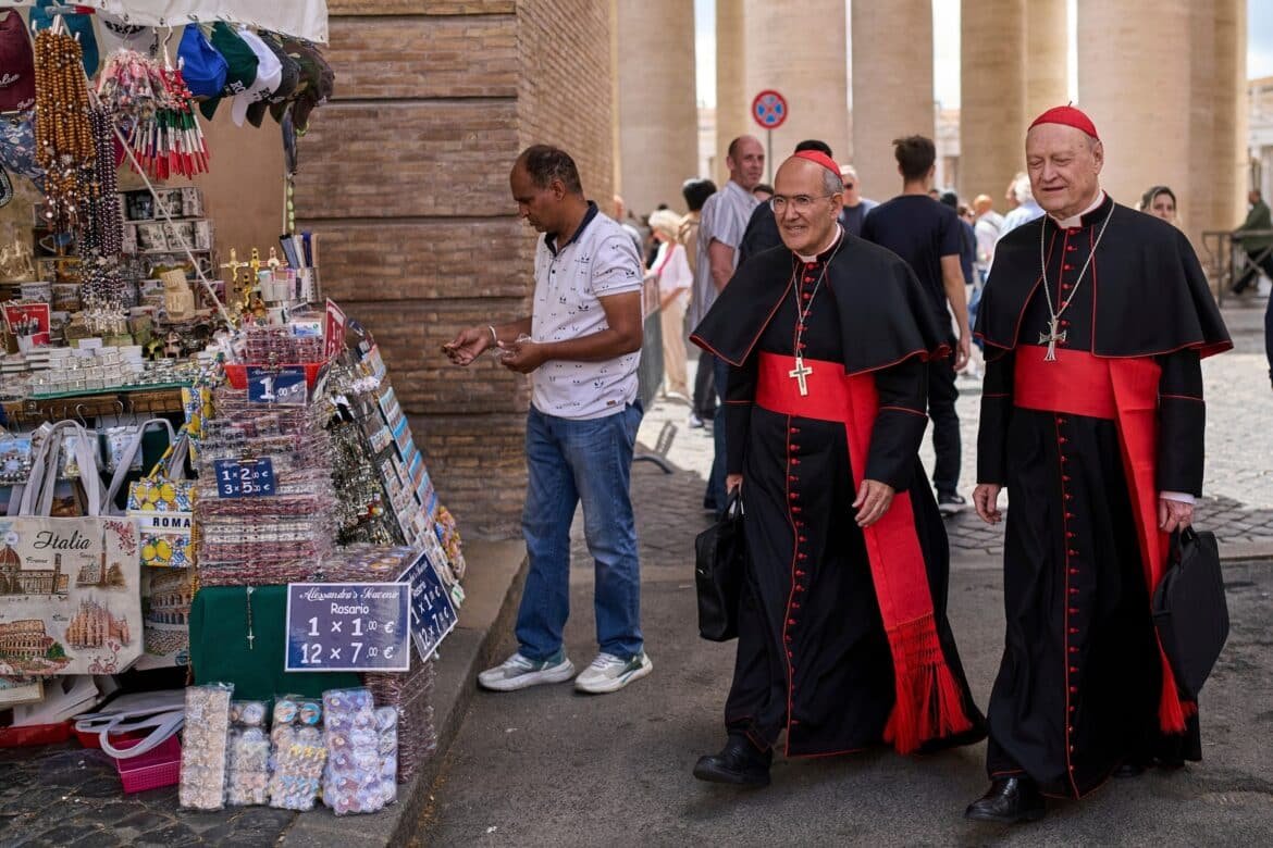 Papal कॉन्क्लेव लाइव अपडेट: कार्डिनल्स वेटिकन में अगले पोप का Papal कॉन्क्लेव लाइव अपडेट: कार्डिनल्स वेटिकन में अगले पोप का चुनाव करने के लिए इकट्ठा होते हैं