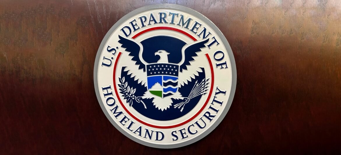 आईसीई कथित तौर पर डीसी में व्यवसायों और रेस्तरां को आईसीई कथित तौर पर डीसी में व्यवसायों और रेस्तरां को लक्षित करता है