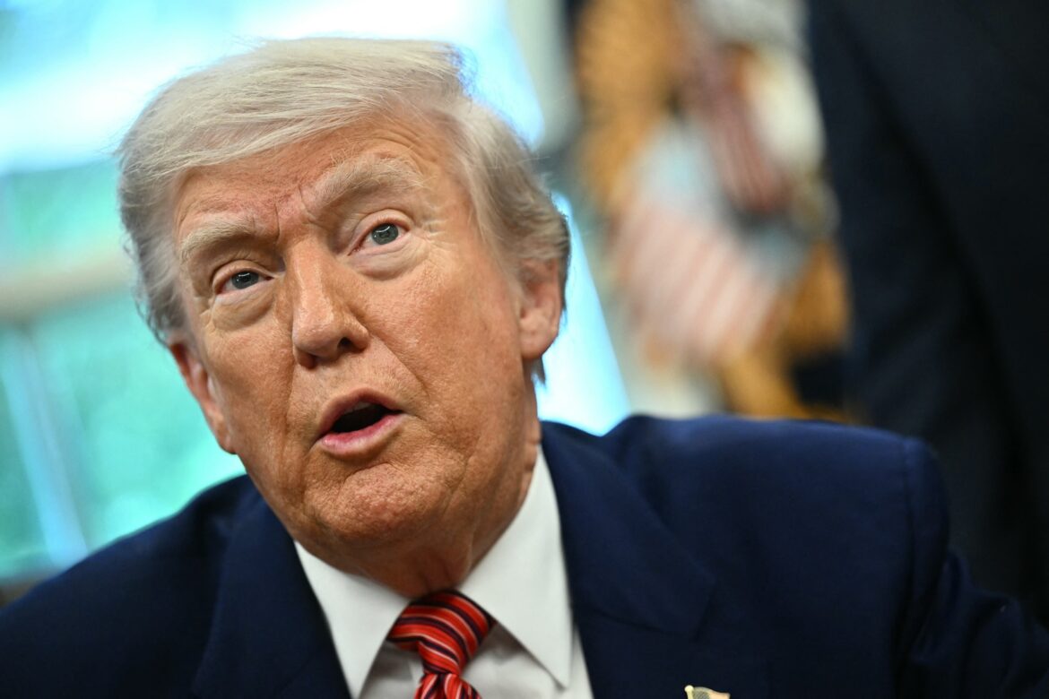 ट्रम्प के शीर्ष मेम सिक्का निवेशक व्हाइट हाउस का दौरा करते हैं