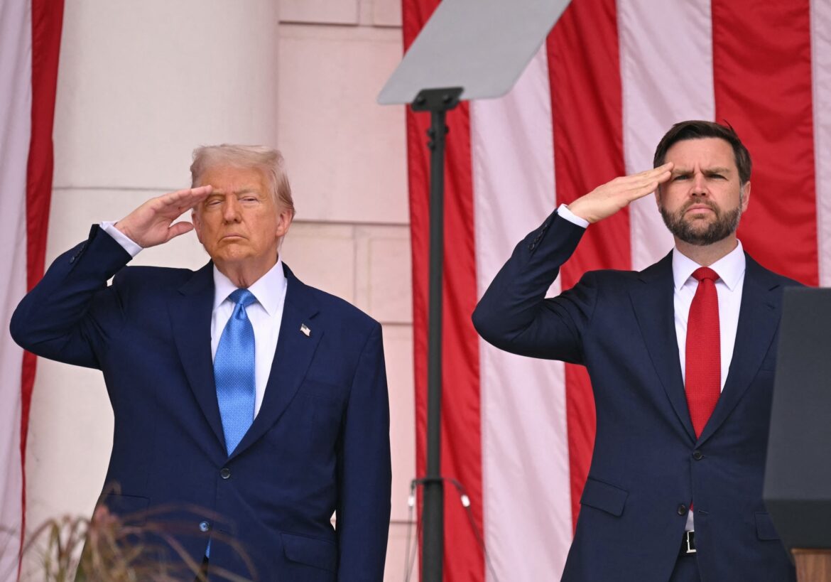 ट्रम्प ने अर्लिंग्टन मेमोरियल डे टिप्पणी में राजनीति बढ़ाई