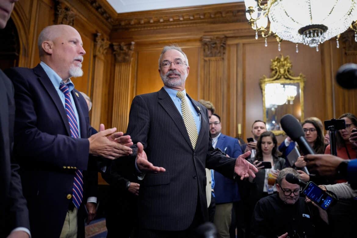 नमक क्या है और यह ट्रम्प के 'बिग ब्यूटीफुल बिल' को क्यों खतरा है?