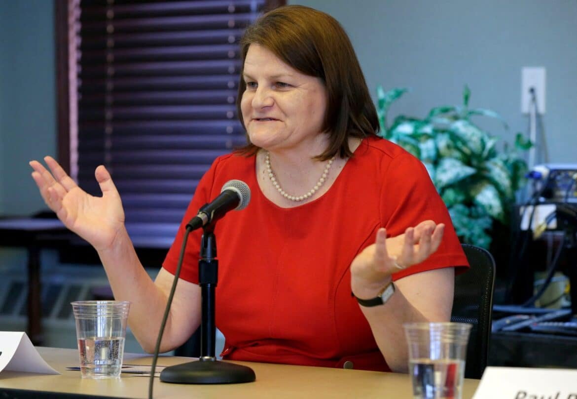 मिल्वौकी न्यायाधीश हन्ना दुगन ने संघीय आरोपों पर भव्य जूरी द्वारा अभिनय किया