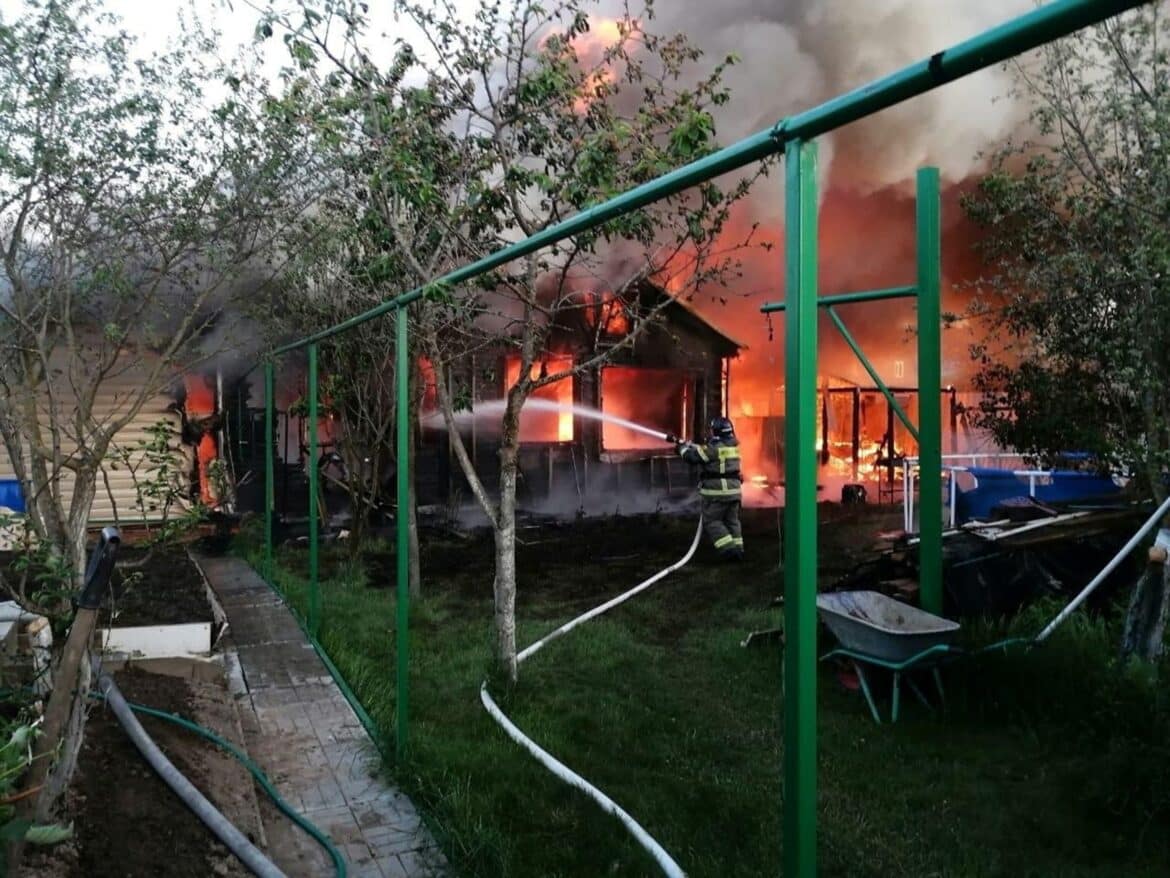 सैकड़ों ड्रोन प्रभावों के साथ रूस पर हमला करते हैं, मॉस्को में रिपोर्ट किए गए व्यवधान