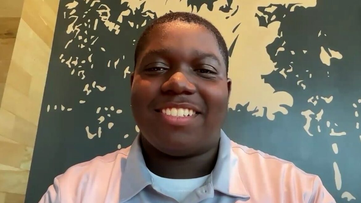 अलबामा में मेयर के लिए 18 वर्षीय रन का कहना है कि वह 'चुनौती लेने के लिए तैयार हैं'