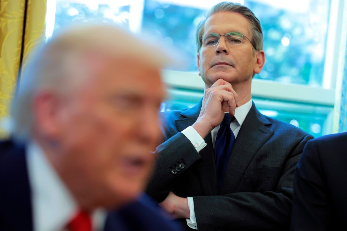 ट्रम्प के टैरिफ में उतार -चढ़ाव के रूप में मई में धीमा हो गया