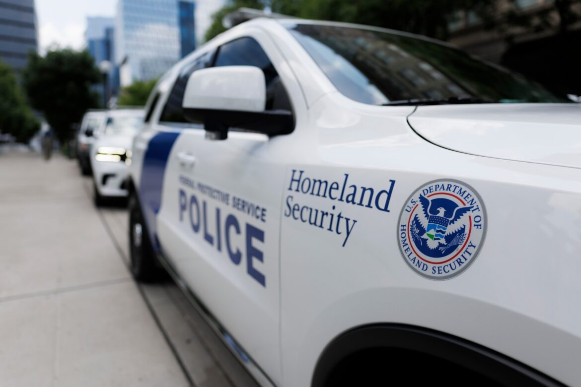 ट्रम्प प्रशासन अमेरिका में उन लोगों को जुर्माना लगाने के लिए चेतावनी अवधि को समाप्त करता है: अनन्य