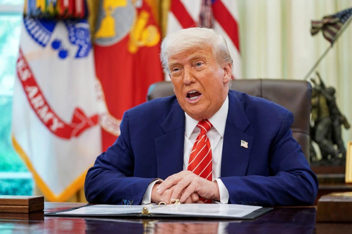 फोटो: राष्ट्रपति डोनाल्ड ट्रम्प ने 30 मई, 2025 को वाशिंगटन में व्हाइट हाउस में ओवल ऑफिस में एक प्रेस कॉन्फ्रेंस के दौरान आयोजित किया।