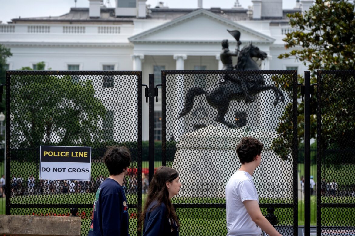 बड़ी सुरक्षा उपस्थिति ट्रम्प की सैन्य परेड, त्योहार को सुरक्षित करने की उम्मीद है