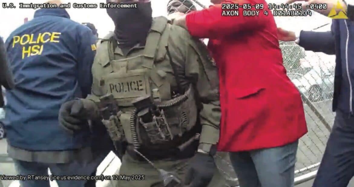 रेप। लामोनिका मैकिवर ने आइस डिटेंशन फैसिलिटी में घटना को लेकर ग्रैंड जूरी द्वारा अभिनय किया