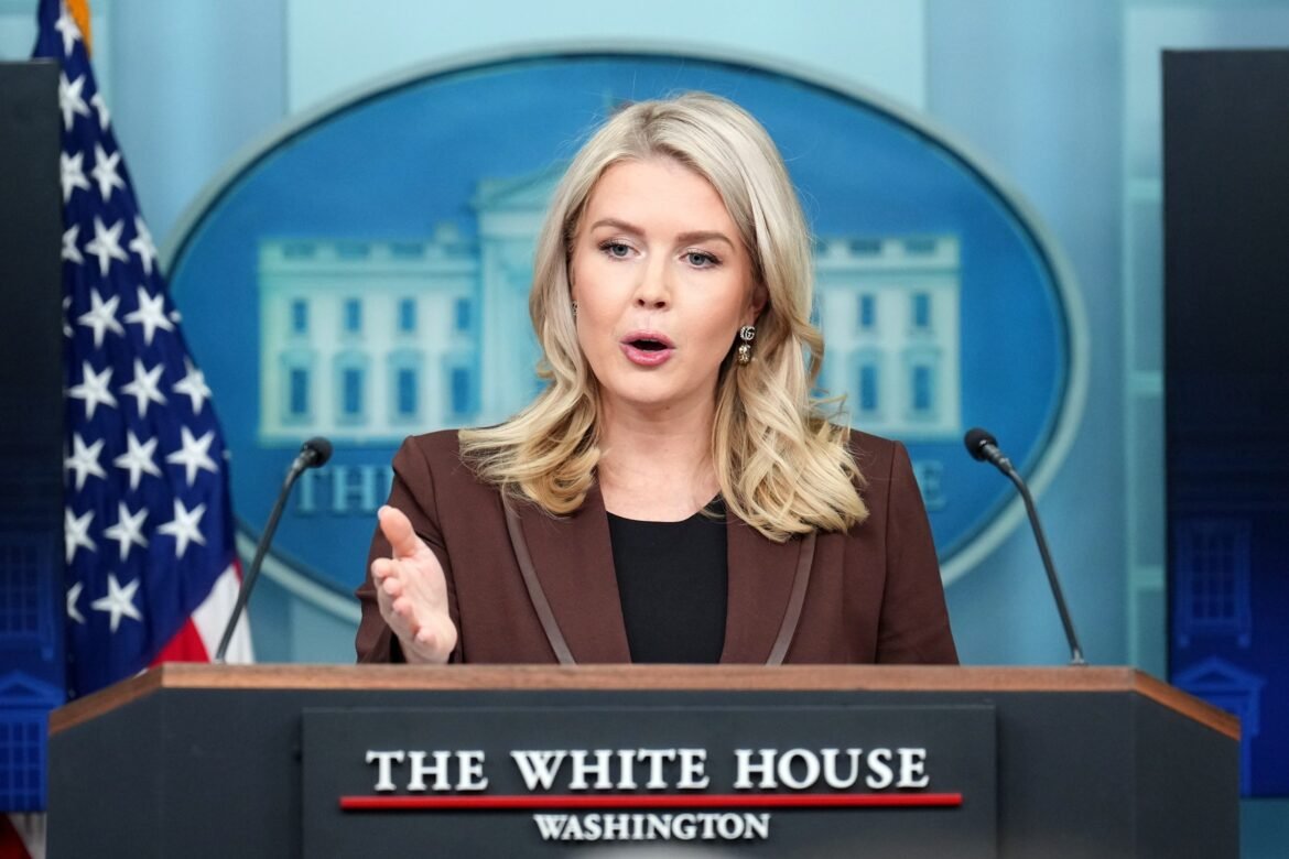 व्हाइट हाउस का कहना है कि ट्रम्प $2,000 टैरिफ लाभांश भुगतान के लिए 'प्रतिबद्ध' हैं