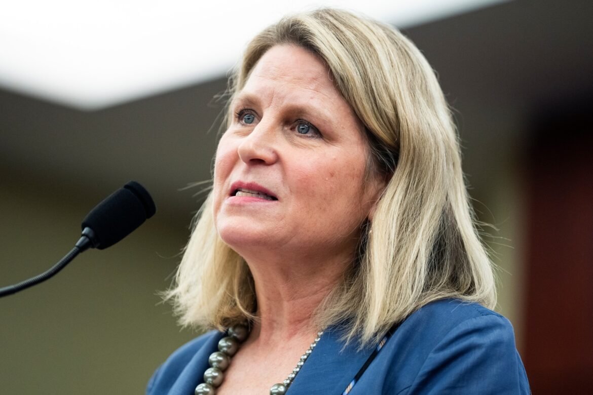 शीर्ष श्रमिक समूह शटडाउन समाप्त करने की संघीय संघ की मांग से अलग हो गए हैं