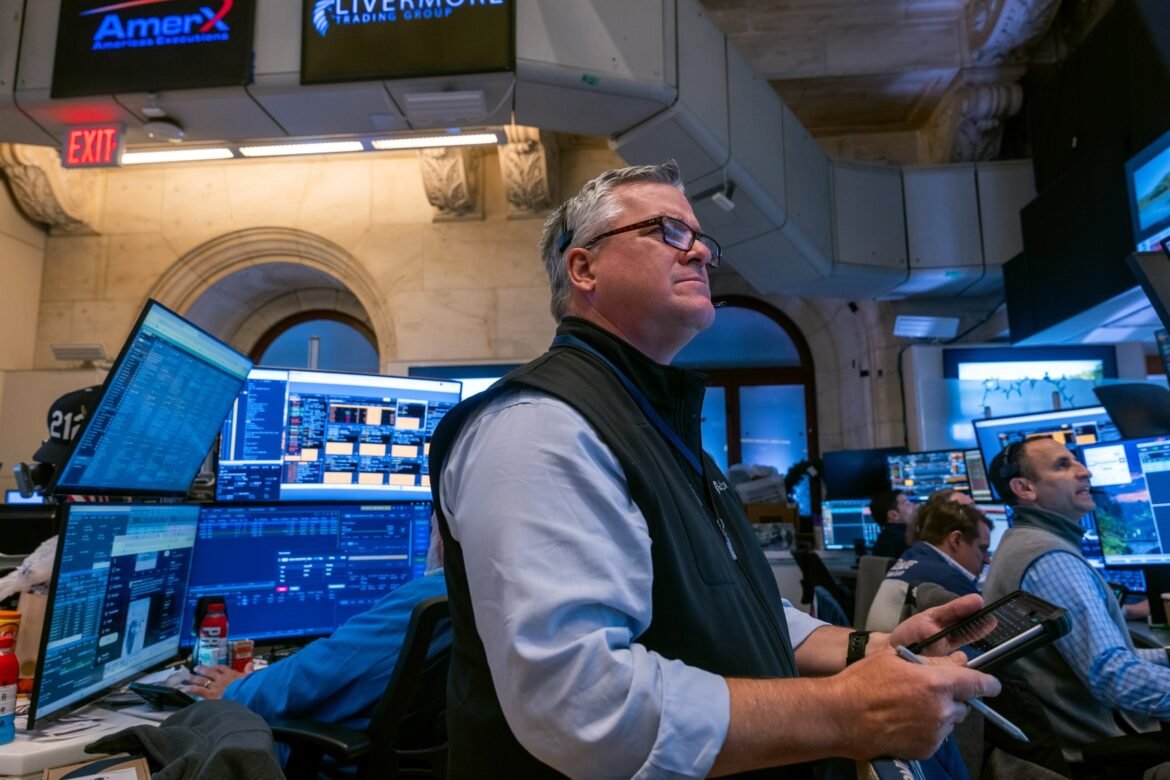 सरकारी शटडाउन समाप्त करने के लिए सीनेट के कदम के बाद स्टॉक बढ़त के साथ बंद हुए