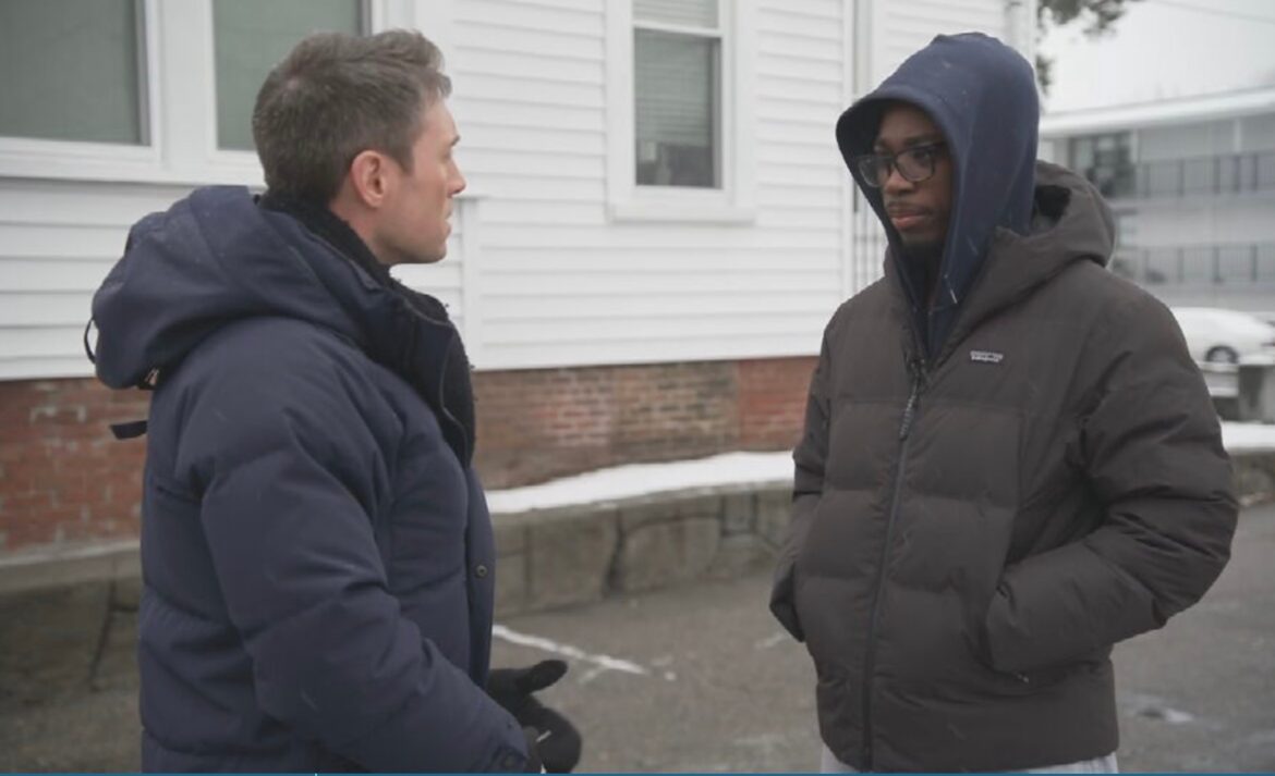 'हमने आंखों से संपर्क किया': ब्राउन यूनिवर्सिटी के छात्र ने कथित बंदूकधारी के व्याख्यान कक्ष में घुसने का वर्णन किया