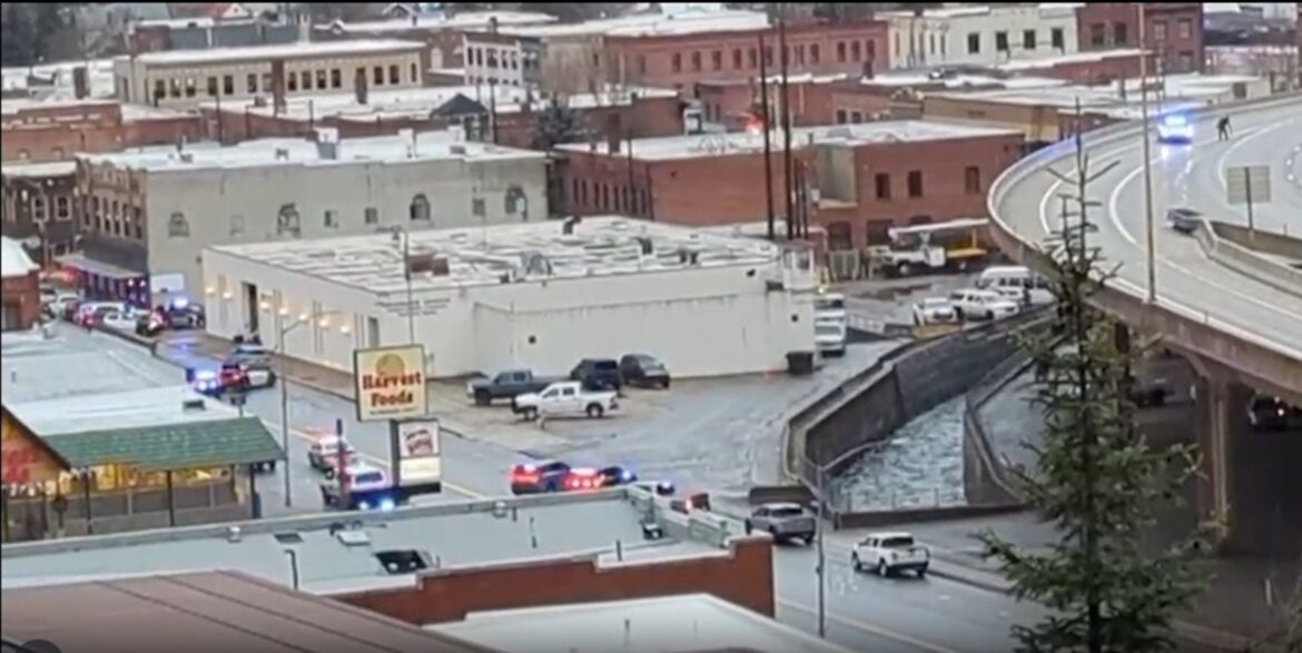 अधिकारियों का कहना है कि इडाहो में शेरिफ कार्यालय में सक्रिय शूटर की रिपोर्ट है