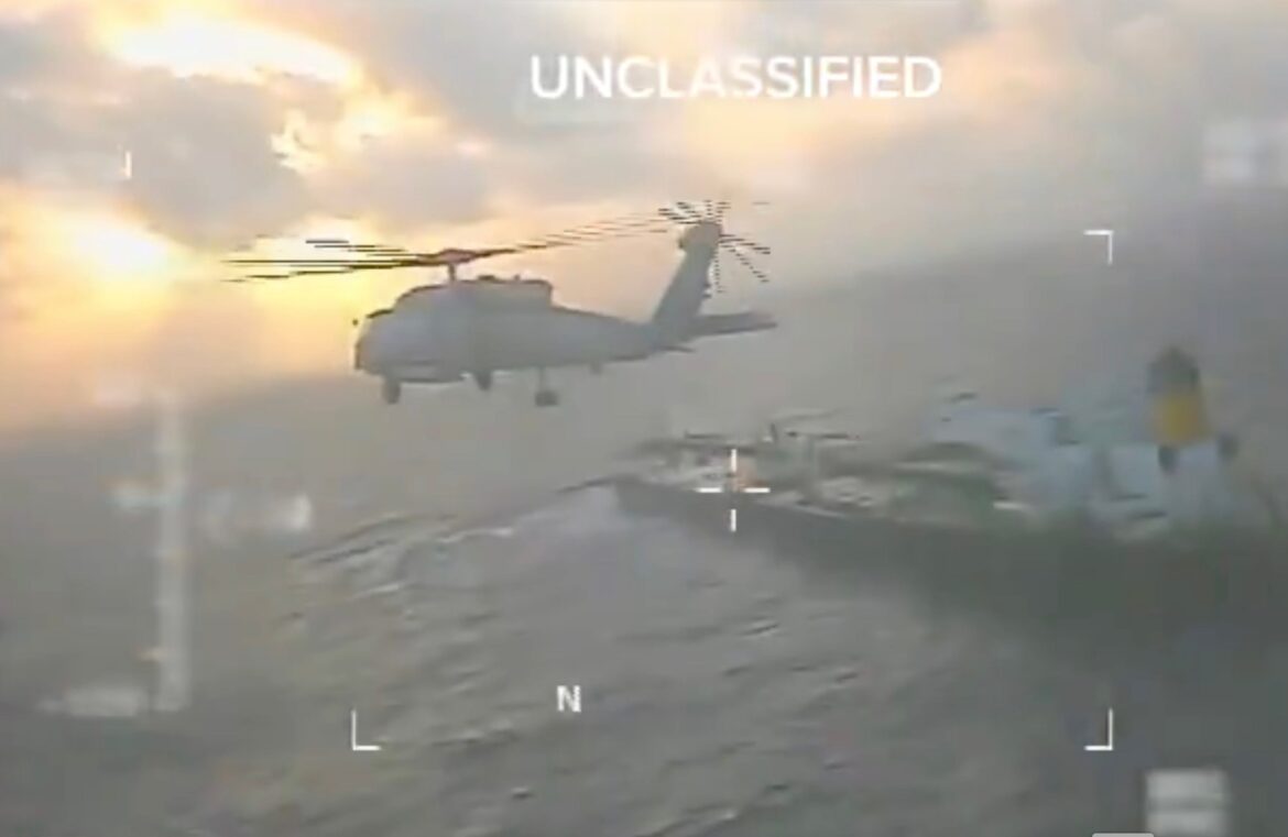 अमेरिकी तटरक्षक बल सक्रिय रूप से एक अन्य स्वीकृत जहाज का पीछा कर रहा है: अधिकारी