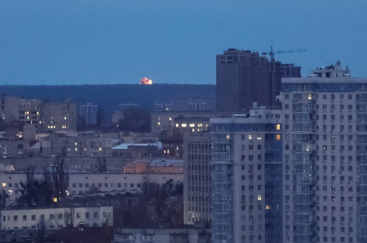 ज़ेलेंस्की का कहना है कि 'बड़े पैमाने पर' रूसी हमलों से पूरे यूक्रेन में बिजली कटौती हो गई