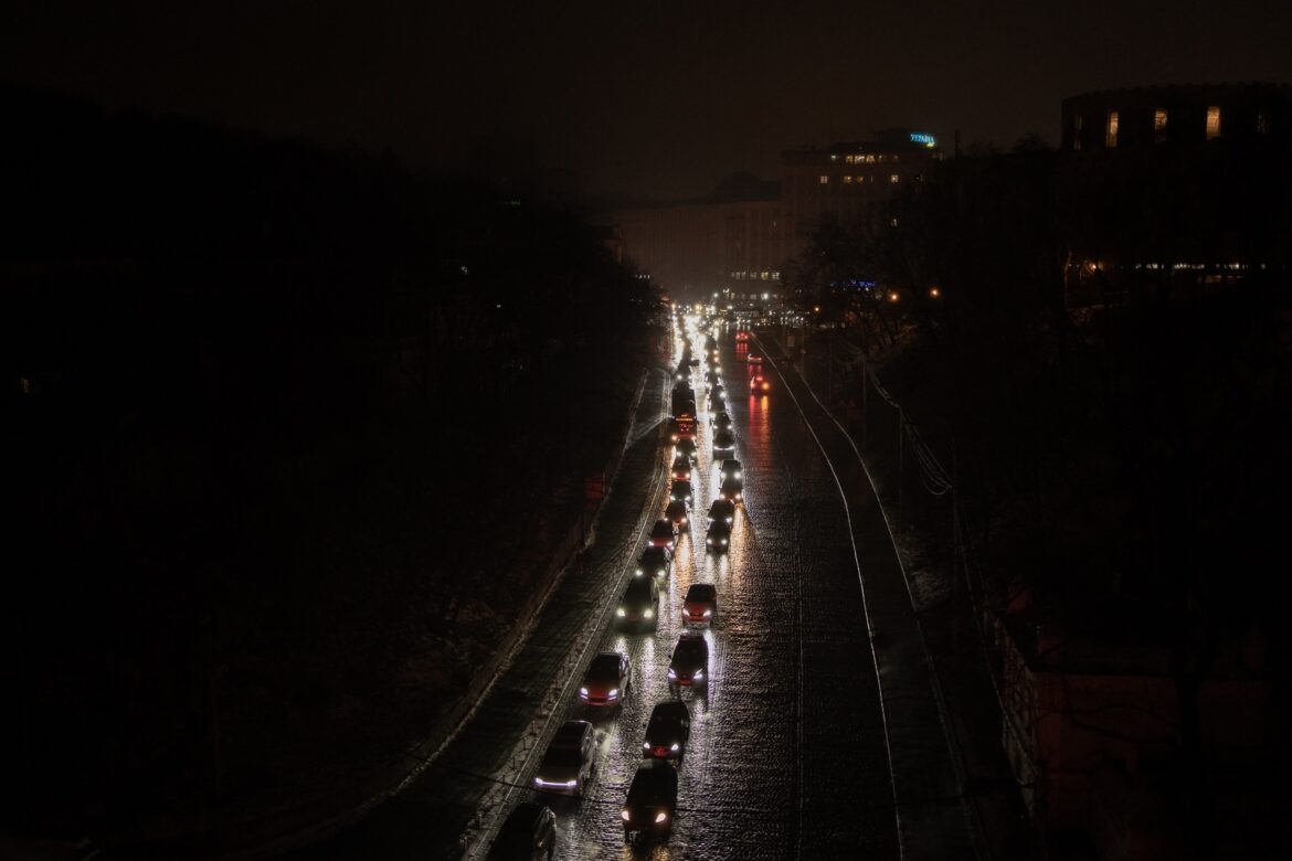 ट्रम्प-ज़ेलेंस्की की मुलाकात से पहले रूस ने यूक्रेन पर दर्जनों ड्रोन से हमला किया