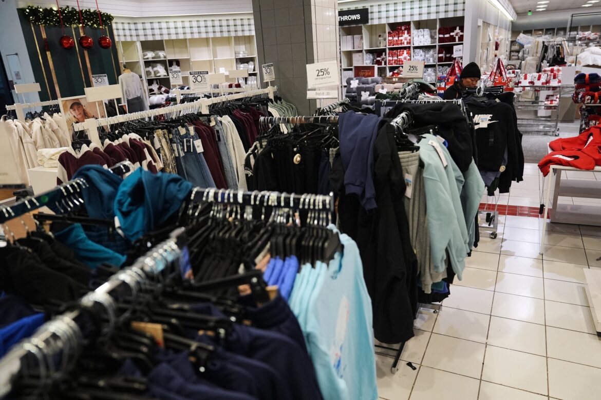 तीसरी तिमाही में अमेरिकी अर्थव्यवस्था उम्मीद से अधिक बढ़ी