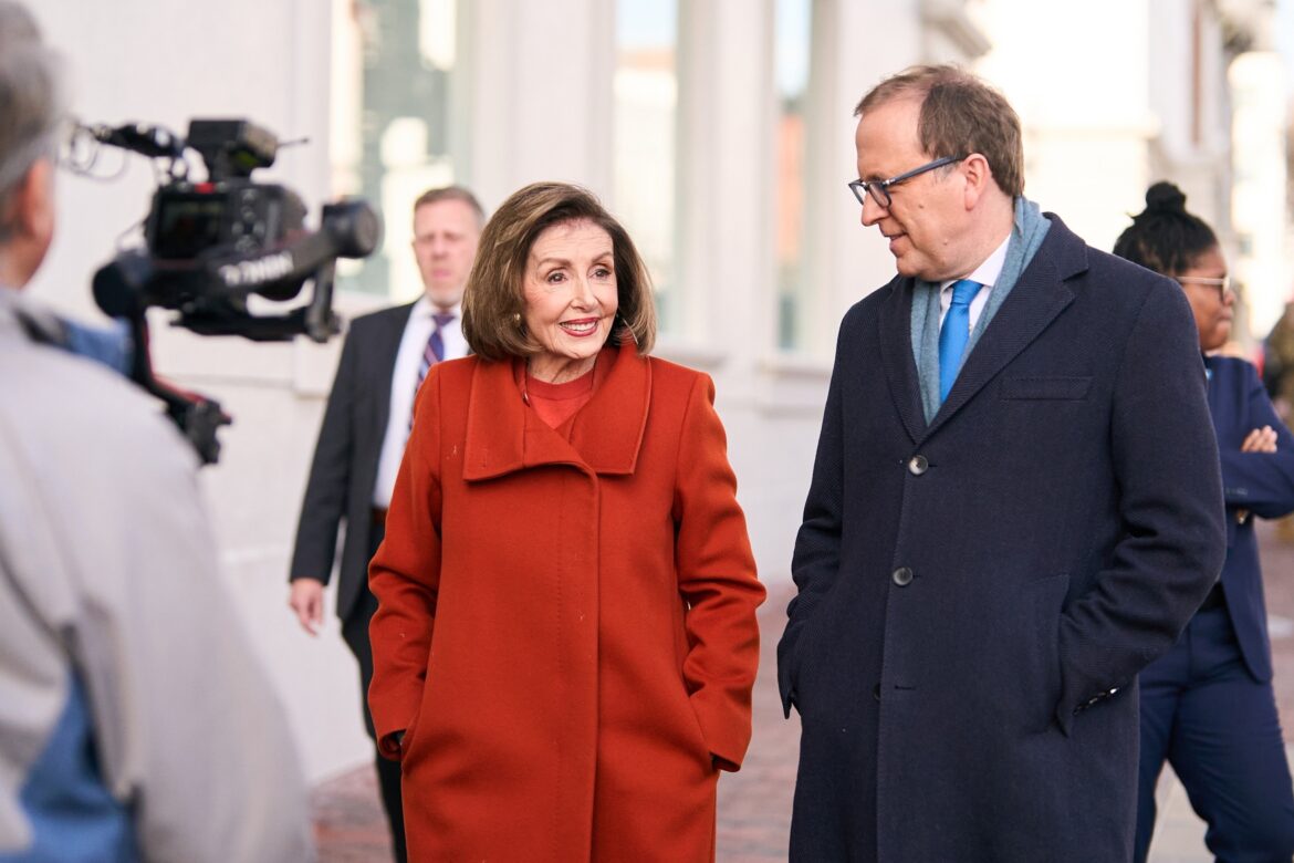 नैन्सी पेलोसी ने भविष्यवाणी की है कि डेमोक्रेट्स '26 में सदन जीतेंगे, करियर और 6 जनवरी के हमले पर विचार करेंगे