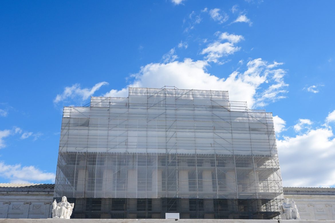 सुप्रीम कोर्ट ने ऑनलाइन पायरेसी पर अरबों डॉलर की लड़ाई पर सुनवाई की