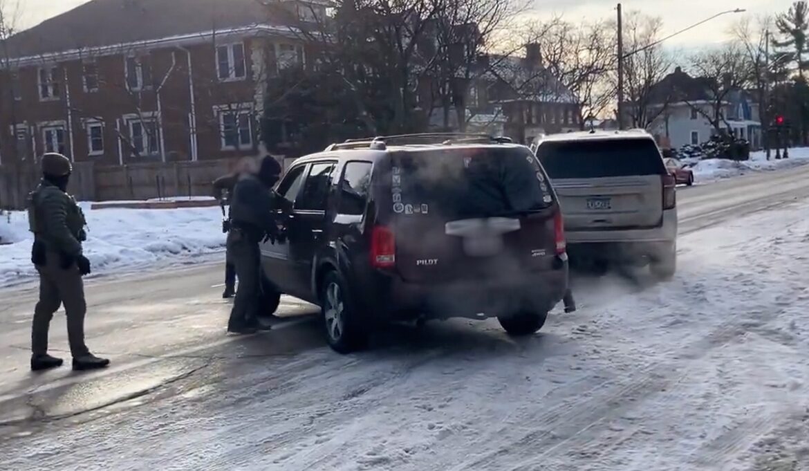 'आतंक और भय की स्थिति': प्रत्यक्षदर्शी ने मिनियापोलिस आईसीई में हुई घातक गोलीबारी का विवरण साझा किया