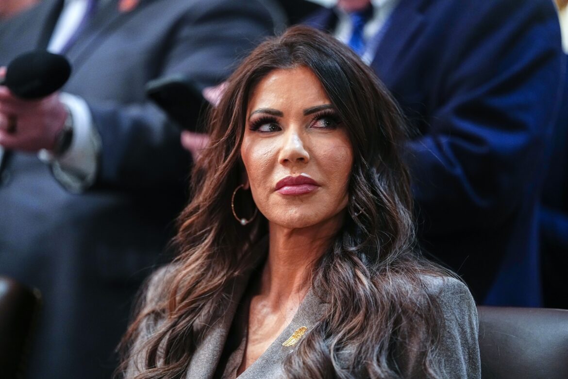 आव्रजन प्रवर्तन के विरोध के बीच ट्रम्प ने होमन, नोएम का बचाव करना जारी रखा