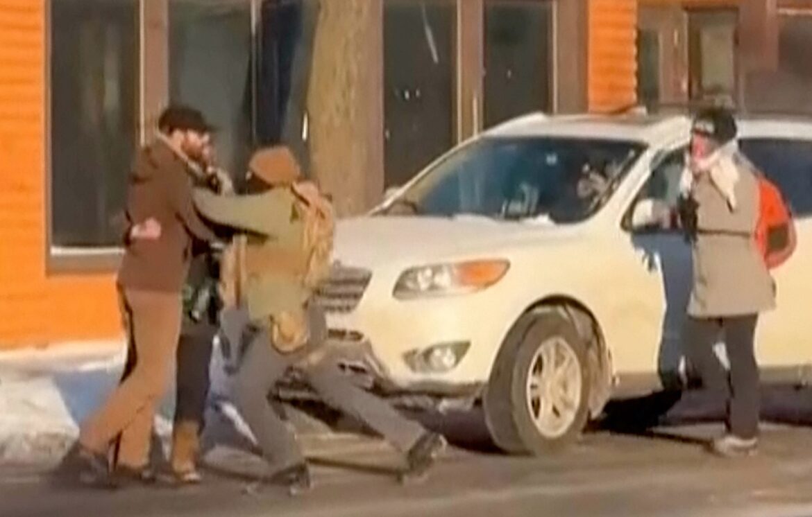 एक संघीय एजेंट द्वारा एलेक्स प्रीटी की घातक गोलीबारी की मिनट-दर-मिनट समयरेखा