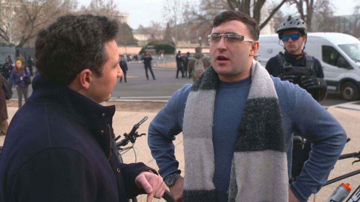 फोटो: माफ़ किए गए दंगाइयों में से एक, जैकब लैंग ने एबीसी न्यूज़ के जे ओ'ब्रायन को बताया कि उन्हें उम्मीद है कि उनके मामले की निगरानी करने वाले न्यायाधीशों और अभियोजकों को जेल होगी।