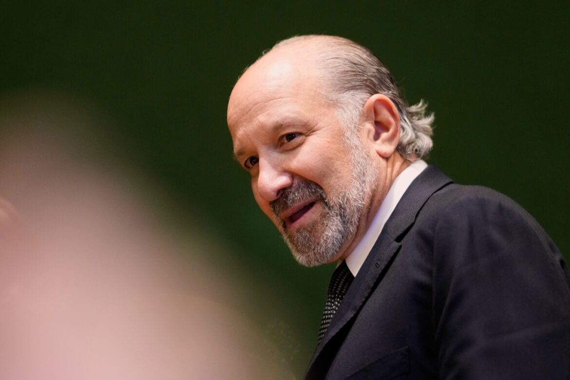 नवीनतम एपस्टीन फ़ाइलों की रिलीज़ में उल्लिखित लोगों में हॉवर्ड लुटनिक, पूर्व-प्रिंस एंड्रयू भी शामिल हैं