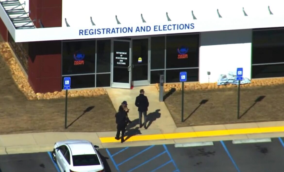 फुल्टन काउंटी के अधिकारी ने एफबीआई द्वारा 2020 के मतपत्रों को जब्त करने पर ट्रम्प प्रशासन की आलोचना की