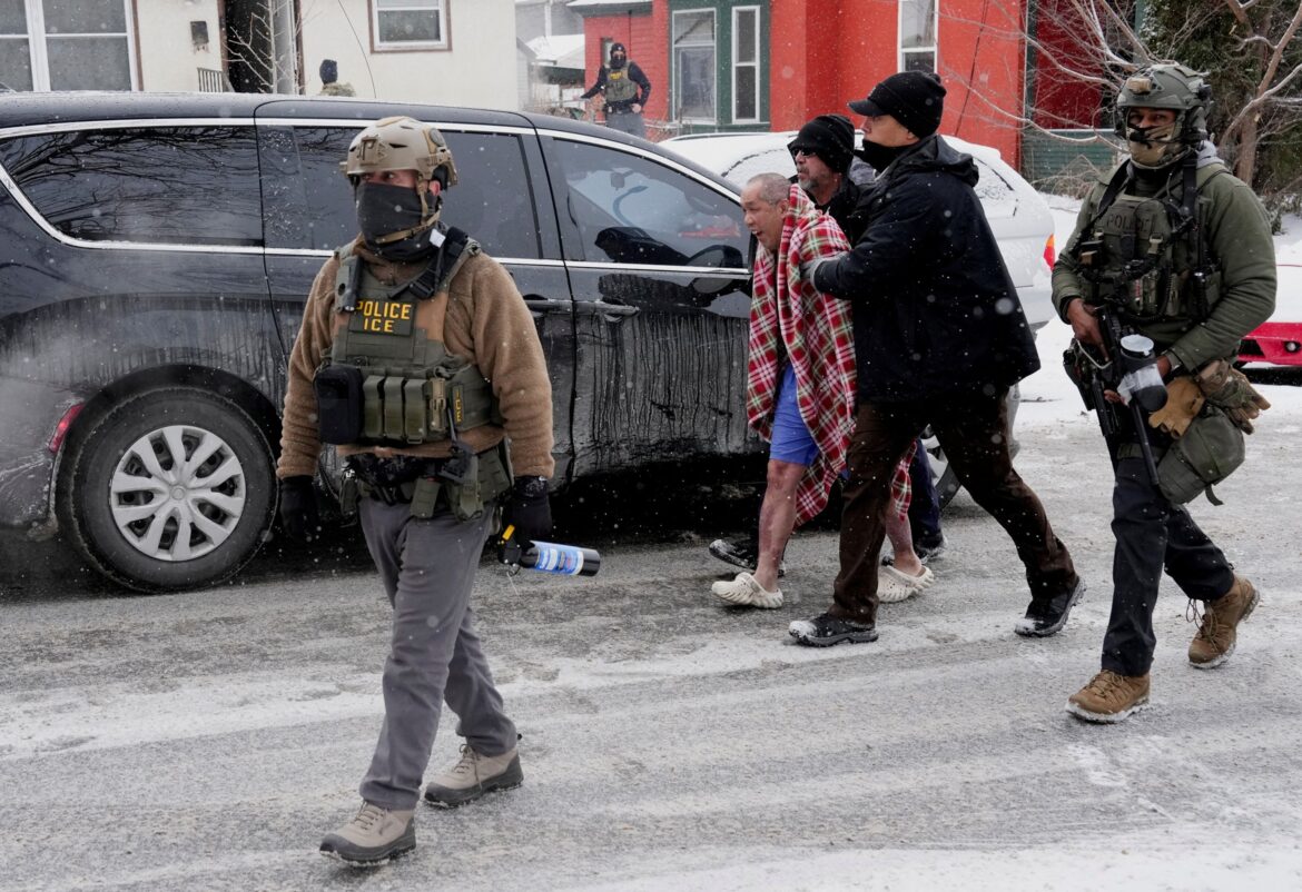 मिनियापोलिस आईसीई शूटिंग लाइव अपडेट: ग्रैंड जूरी सम्मन गॉव वाल्ज़, मेयर फ्रे को दिए गए