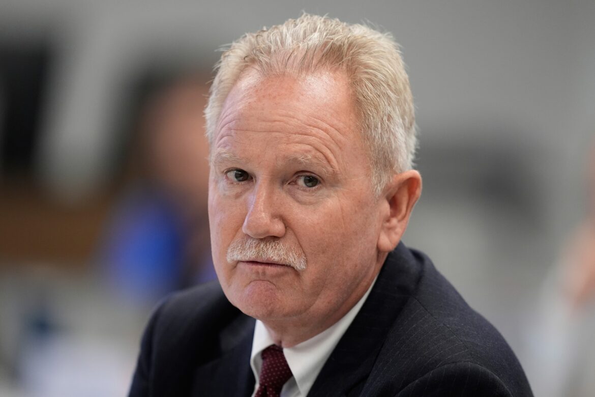 सीडीसी की वैक्सीन सलाहकार समिति के अध्यक्ष ने पोलियो शॉट की सिफारिश पर सवाल उठाए