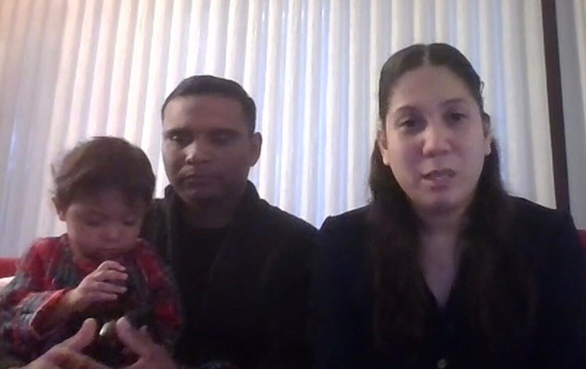 अधिवक्ताओं का कहना है कि बच्चों को अनुमति से अधिक समय तक आव्रजन हिरासत में रखा जा रहा है