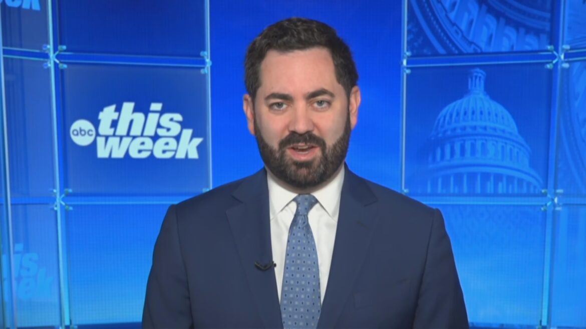 जीओपी प्रतिनिधि लॉलर का कहना है कि ट्रम्प द्वारा ओबामा का मज़ाक उड़ाते हुए पोस्ट की गई छवि 'नस्लवादी' थी