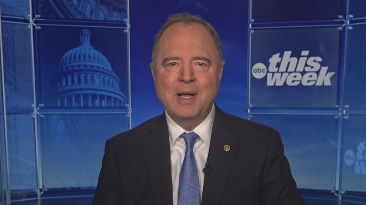 डेमोक्रेटिक सीनेटर शिफ़ का कहना है कि ट्रम्प का इरादा 2026 के मध्यावधि चुनावों को 'नष्ट' करने का है