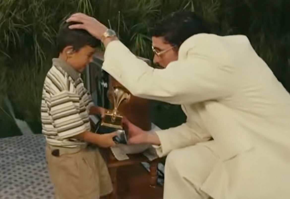 सुपर बाउल हाफटाइम शो के दौरान बैड बन्नी ने अपनी ग्रैमी युवा लड़के को सौंपी